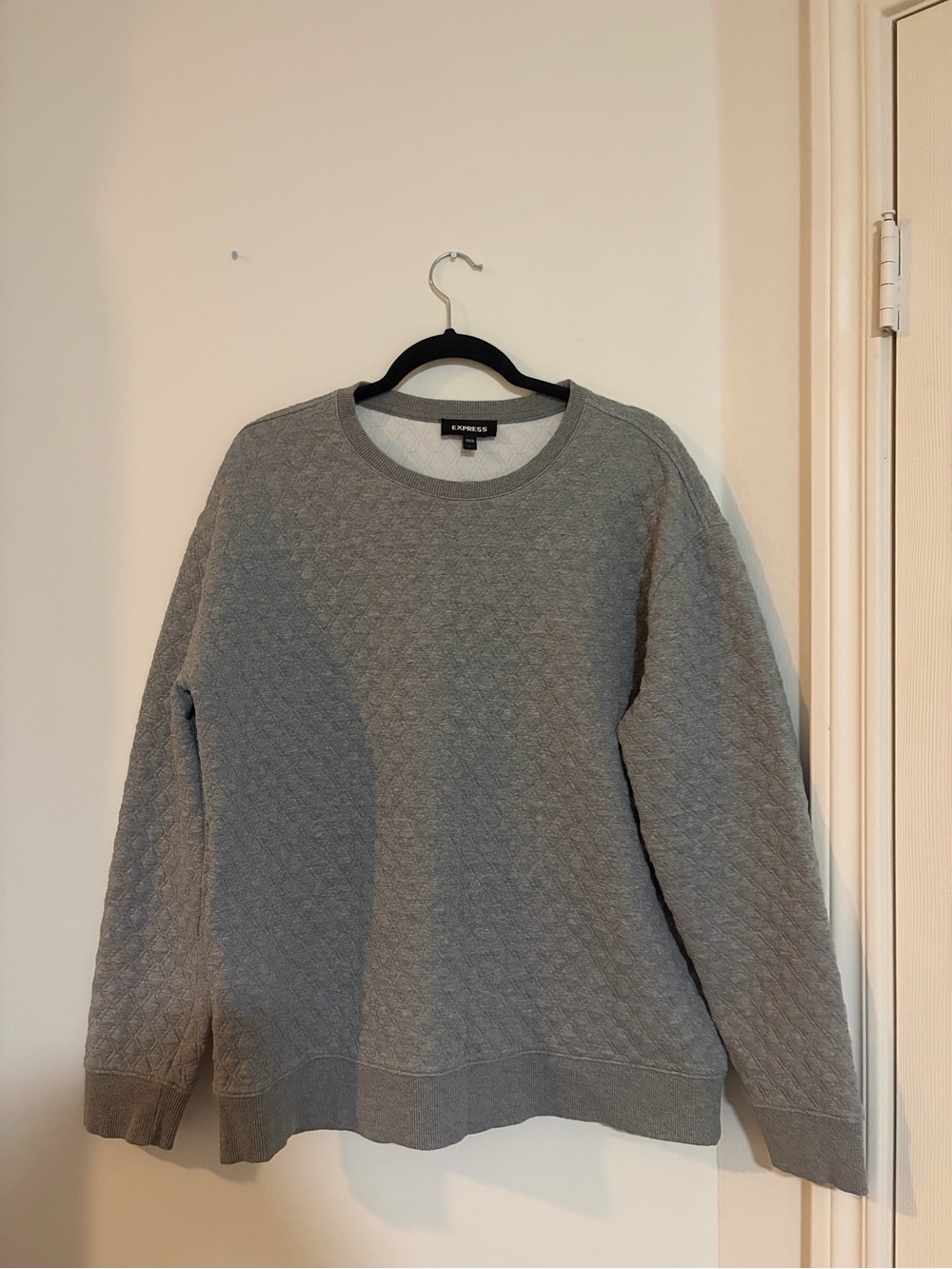 Express Men’s Light Gray Quilted Crewneck Sweater